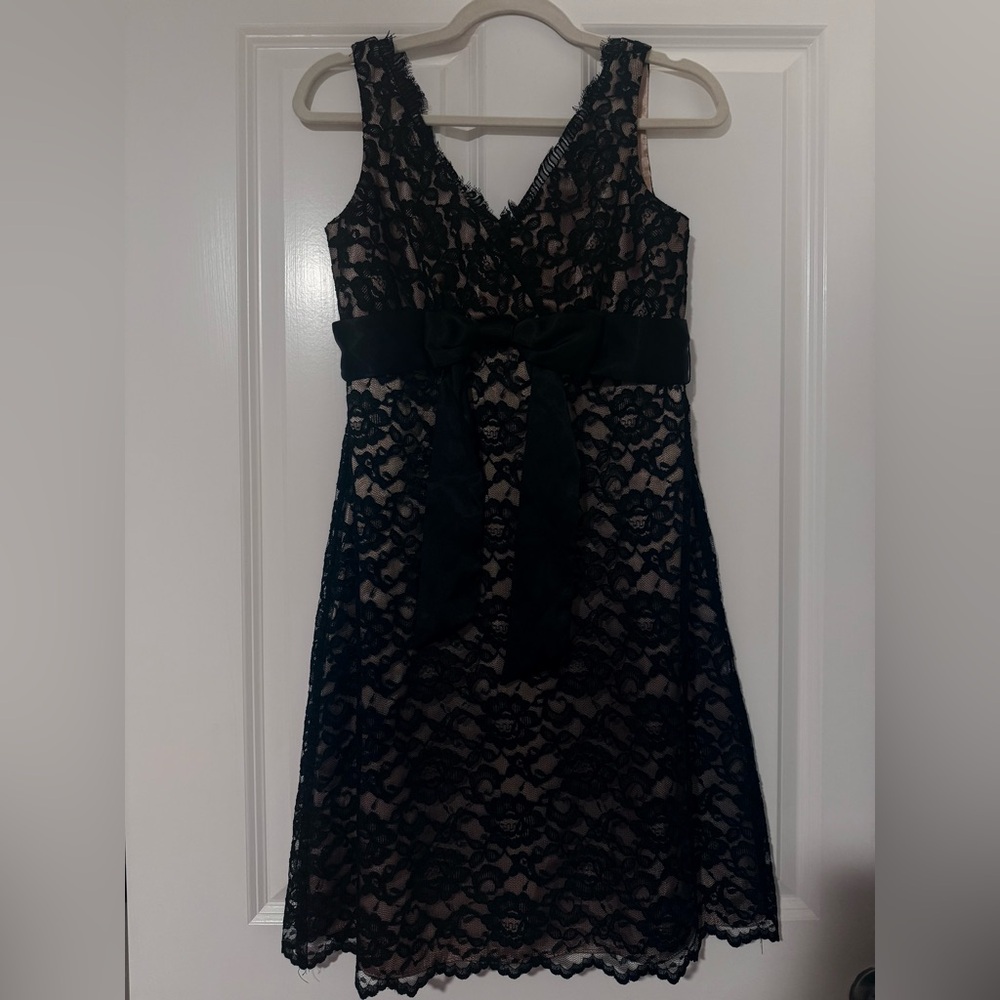 Jessica Howard Black Lace Midi Dress